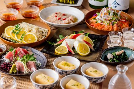 “玲花套餐”柚子香浓汤汁鸡蛋豆腐、蟹酱冰镇冬瓜等8道菜品,含2小时无限畅饮,5000日元