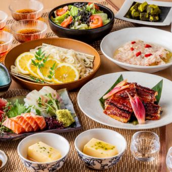“雅套餐”丰洲直送三拼盘、烤鳗鱼、蟹酱冬瓜冰沙等9道菜品，含2小时无限畅饮，6000日元