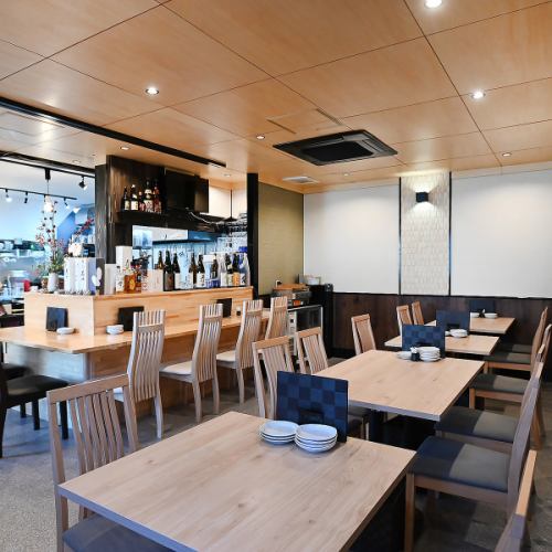 ゆったりと落ち着ける店内