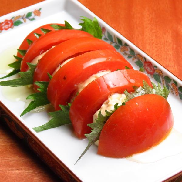 Harada-san的鲜红色番茄日式caprese