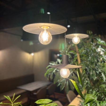 片側がソファ席になっている4名席テーブルです。