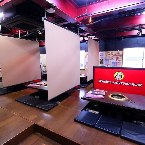 The second floor is spacious♪ The sunken kotatsu rooms can accommodate 4, 8, or 10 people... banquets of up to 50 people are OK! Extremely convenient! Infection prevention measures are OK! Separation is possible with roll screens and partitions depending on the number of people!