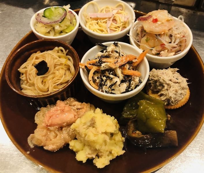 週替わりのデリを常時10種類ご用意しており、その中からお好きな物を5種お選びいただけます!【前菜5種盛】