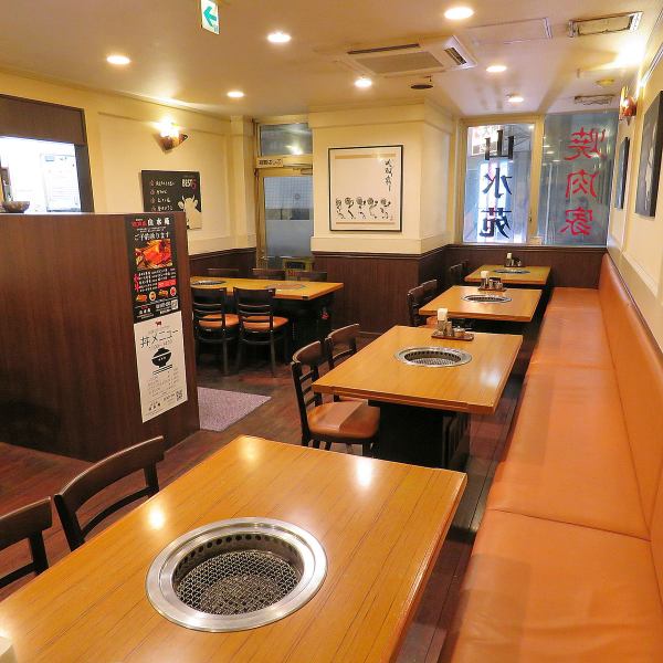 【시나가와 역에서 도보 2 분】 테이블 석으로 통일 된 점.느긋하게 앉아서 식사를 즐길 수 있습니다.회식이나 가족의 식사, 친구와 식사 등 많은 상황에서 이용하실 수 있습니다!