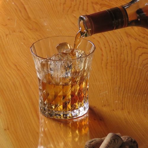 我们有 4 种主要威士忌的各种品种。