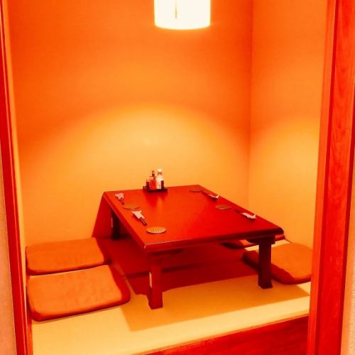 <p>店内は半個室のためお客様に安心してご利用いただけます。換気設備、消毒など感染症対策もバッチリ！</p>