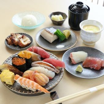 全16品、うち鮨10貫の店主のおすすめが楽しめる【大将おまかせロングコース】/8980円(税込)