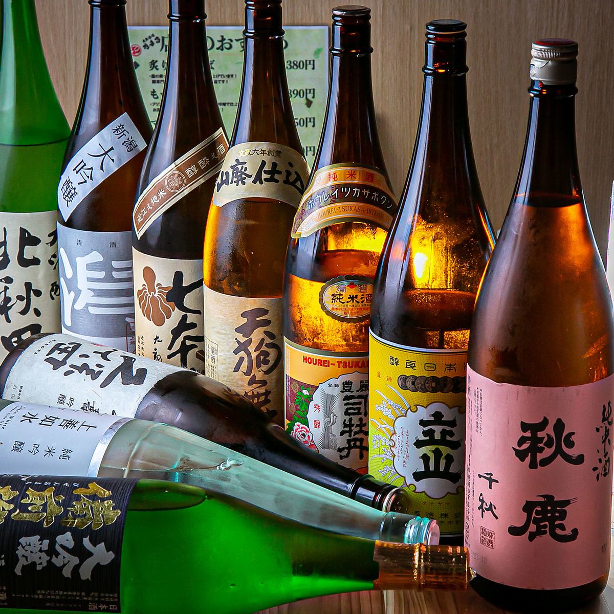 オーナー原潜の地酒も種類豊富に揃えています！