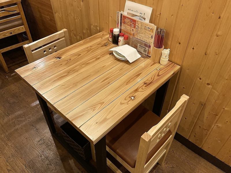 【お仕事帰りからデートまで◎2名テーブル】疲れた体に染み渡る一杯を当店でどうぞ!お一人様から大歓迎です◎お食事だけでなく、お酒の種類も豊富ですので、おなかが減っている方もお酒が飲みたい方もご来店ください♪