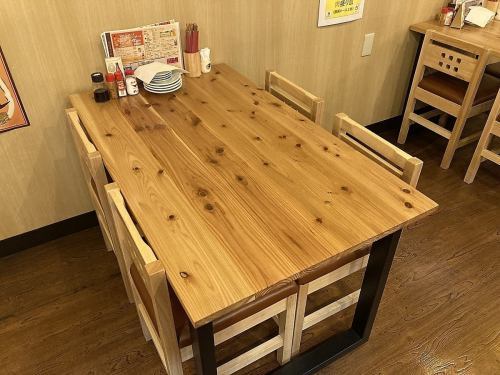 4名テーブル