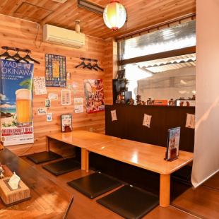 足を延ばして、ごゆっくりお寛ぎ頂けます♪ロールカーテンの仕切りがあるので、隣の席を気にせずお過ごし頂けます！　総席数40席を完備！お客様の人数・シーンに合わせてご案内いたします！お席詳細・人数・ご予算など、お気軽にお問い合わせください！※写真は一例です