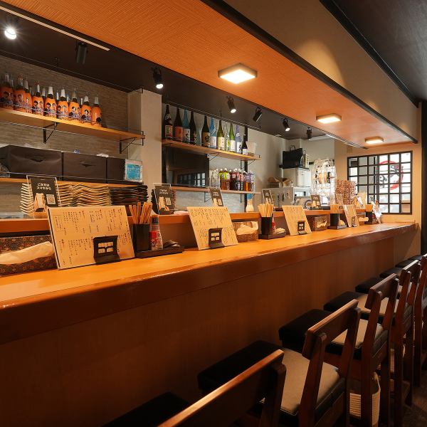 【居心地の良い空間の心温まる雰囲気の居酒屋】家族連れや友人ともワイワイ楽しめる雰囲気が魅力的で、みんなで楽しい会話を交わしながら、心温まる料理を味わえます。ぜひ、リラックスしたひとときをお過ごしください★