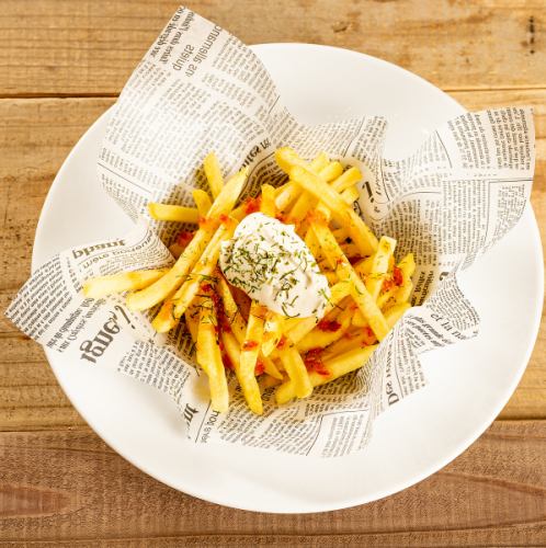 French fries to enjoy with sour cream