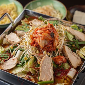 [2.5 hours all-you-can-drink included] Enjoy our famous chili chicken hotpot with the "Chili Chicken Hotpot Course" 6 dishes total ⇒ 4,000 yen