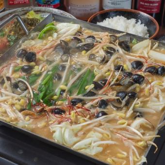 Summer limited! [2.5 hours all-you-can-drink included] The addictive taste that seeps into your body "Miso garlic clam hotpot" All 7 dishes ⇒ 3,500 yen