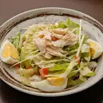 【おすすめ】鶏ハムとバリバリ麺のシーザーサラダ