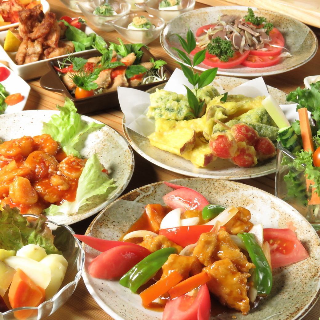 自助午餐，您可以使用時令蔬菜品嚐日式/西式/中式菜餚。