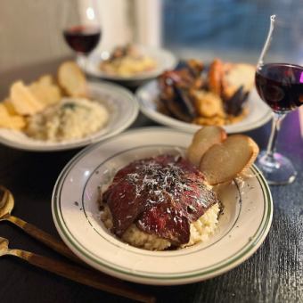 享受轻松的周年纪念套餐,包含 4 道菜、2.5 小时无限畅饮以及一份免费的留言板。