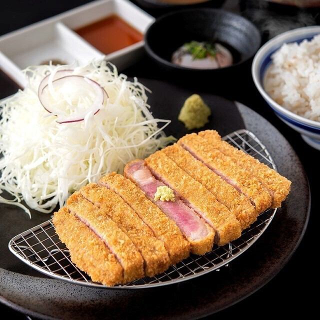 A beef cutlet specialty restaurant located on the 2nd floor of Cross Gate Kanazawa, a 2-minute walk from JR Kanazawa Station.