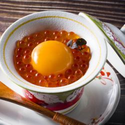황신과 얼마의 온화한 찻잔찜
