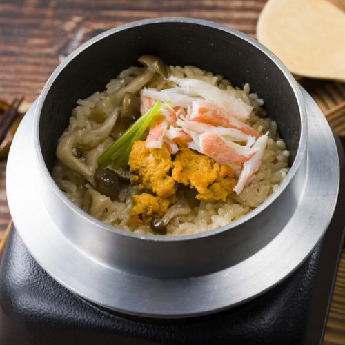 Sea urchin and crab rice pot