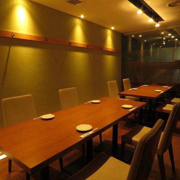 느긋하게 차분한 분위기의 테이블 개인실을 설비.회사 이용이나 접대 등에도◎