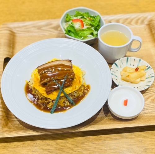 元気が出る！しっとり柔らか厚切りチャーシュー炒飯（サラダ・小鉢・スープ・ミニデザート付き）