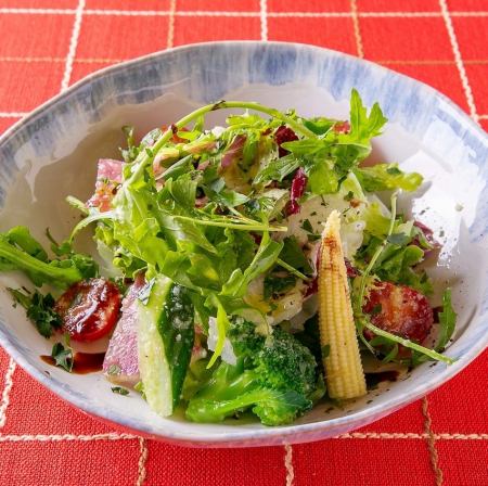 彩り野菜のミックスサラダ