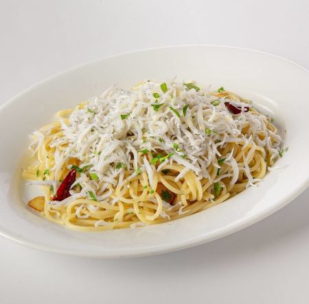 釜揚げしらすたっぷり 魚醤のペペロンチーノ スパゲッティ