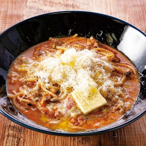溺れるミートソーススパゲッティ