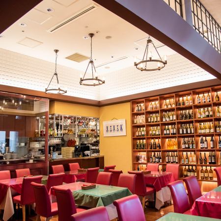 高級感のある店内は女子会・デートなどあらゆるシーンに対応◎コース・アラカルト・ドリンク多数ご用意しております。あたたかみのある照明で落ち着いた雰囲気を演出。大切な日にぴったりのシチュエーションでお食事をお楽しみください♪