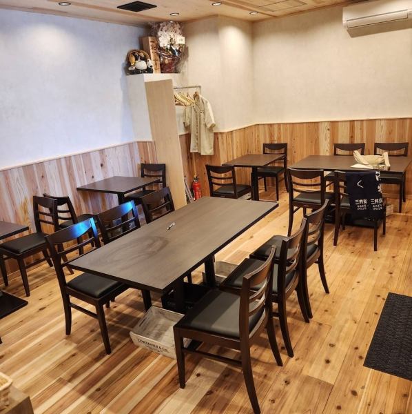 [Small to large groups are welcome◎] We have tables for 2, 4, and 6 that can be combined, so we can accommodate up to 18 people! We also prepare courses for banquets, so please feel free to contact us if you are planning a banquet★