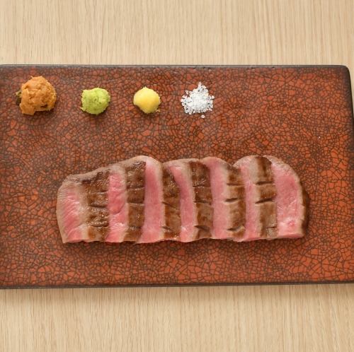新感覚の厚切り牛たんを堪能できる専門店でお食事を…