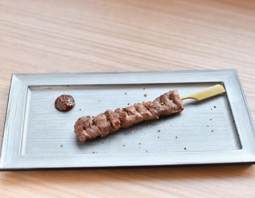 숙성 쇠고기 꼬치 하나