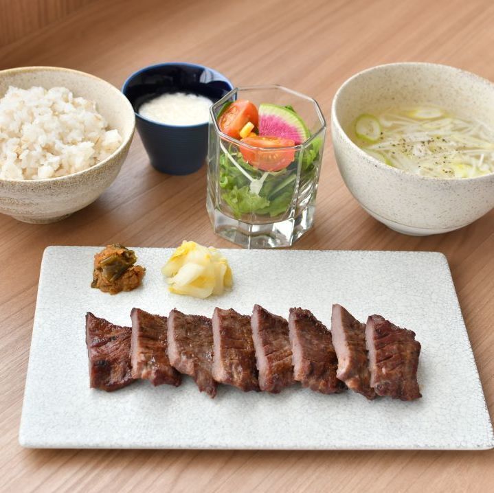 厚切りでも柔らかい新感覚の牛たん定食をご堪能下さい！