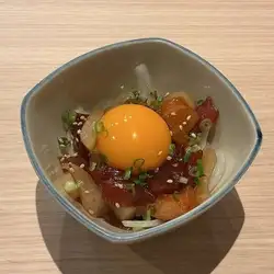 Onion slices seafood yukhoe