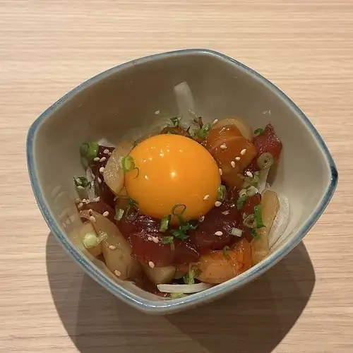 Onion slices seafood yukhoe