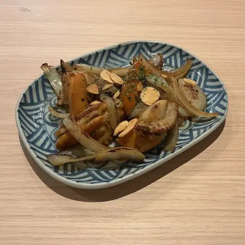 Garlic butter stir-fried scallops / Mapo oysters / Sesame amberjack