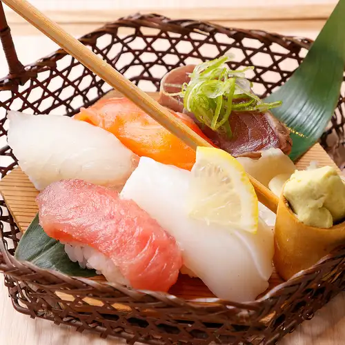 Onion Salmon Sushi / 5 Pieces of Chef's Choice Sushi