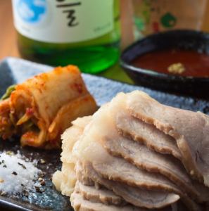 [Ajusshi specialty] Specially selected steamed pork