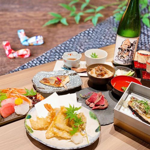 提供2,500日元起的各种超值无限畅饮套餐。请根据场合享用。