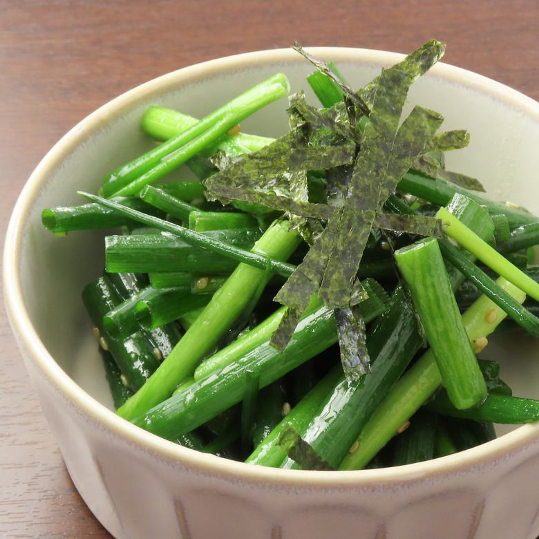 Sesame and leek salad