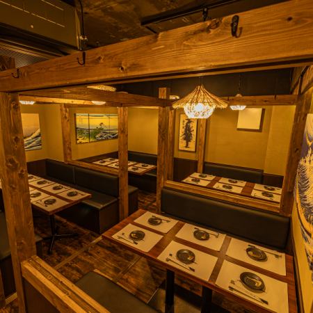 《30名様用テーブル貸切席》気の知れた仲間との飲み会,外せない接待など使い方はお客様次第！ゆったりとお寛ぎ頂けて、スタイリッシュな空間でのおもてなし。アクセス抜群！会社のご宴会はもちろん、デート、女子会、合コンなどのご利用に使い勝手抜群のお洒落な店内も人気です。心を込めておもてなし致します♪