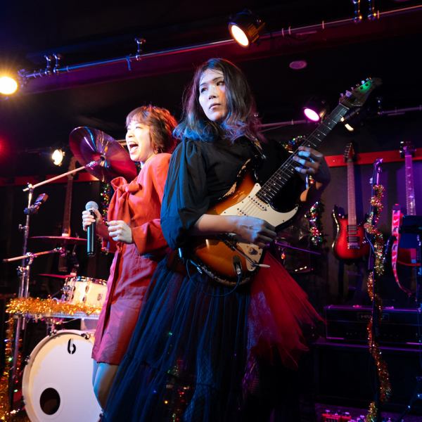 客席からステージまでの距離も近く、臨場感のある演奏をお楽しみいただけます。