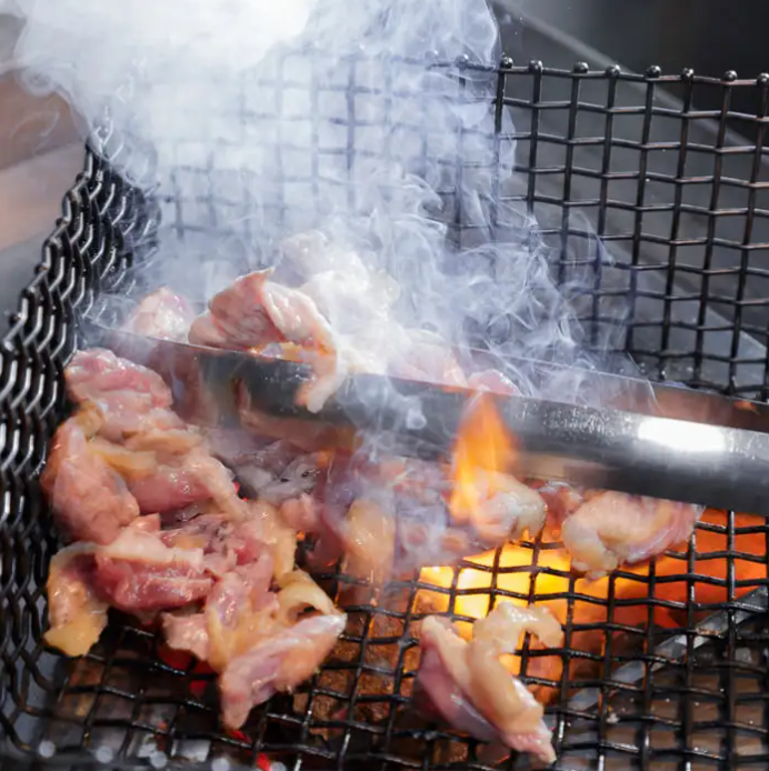 旨み凝縮！本場・九州薩摩のスタイルを取り入れたバラ焼き方式