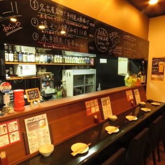 There are six counter seats where you can sit comfortably.The distance to the next door is also wide, so you can relax alone without hesitation.Would you like to have a little after school work? Friendly staff are waiting for you ◎