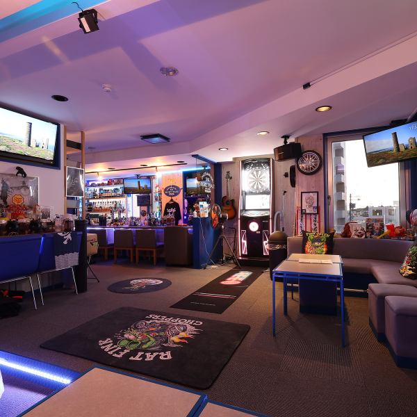 ご持参いただいた料理やケーキなどパーティーらしい雰囲気で贅沢に広げてお楽しみいただけます♪Wi-Fiも完備しているため各種動画サイトやゲーム機(switch)の使用も◎モニターも完備しておりますので、スポーツ観戦のパブリックビューイングとしてもご利用頂けます!特別なひとときを、ぜひ当店でお過ごしください!