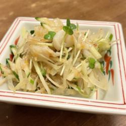 帆立と香味野菜の梅水晶あえ