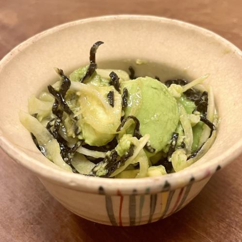アボカドの塩昆布あえ