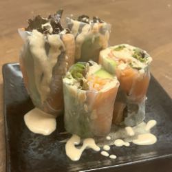 サーモンとアボカドの生春巻き